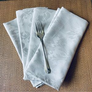 Heritage Collection light grey Damask cloth dinner napkins set of 4